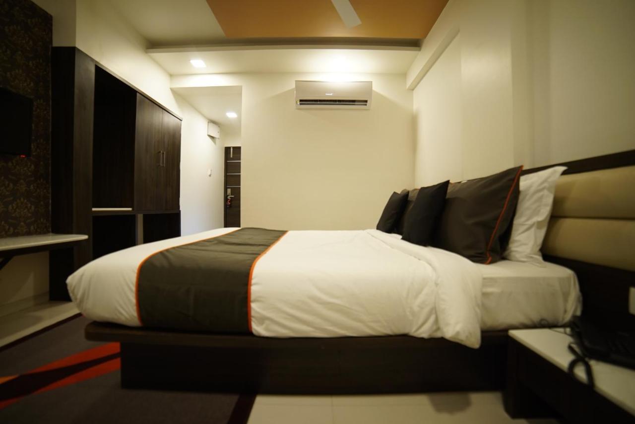 Hotel Vaccinated Staff - Collection O 41226 Ramji'S Residency Gole Colony Nashik Exterior foto