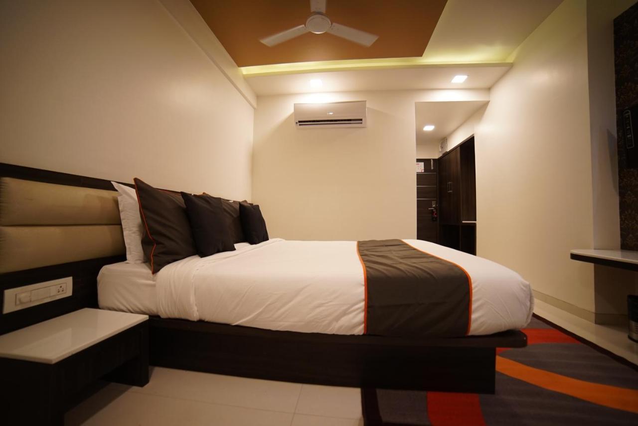 Hotel Vaccinated Staff - Collection O 41226 Ramji'S Residency Gole Colony Nashik Exterior foto